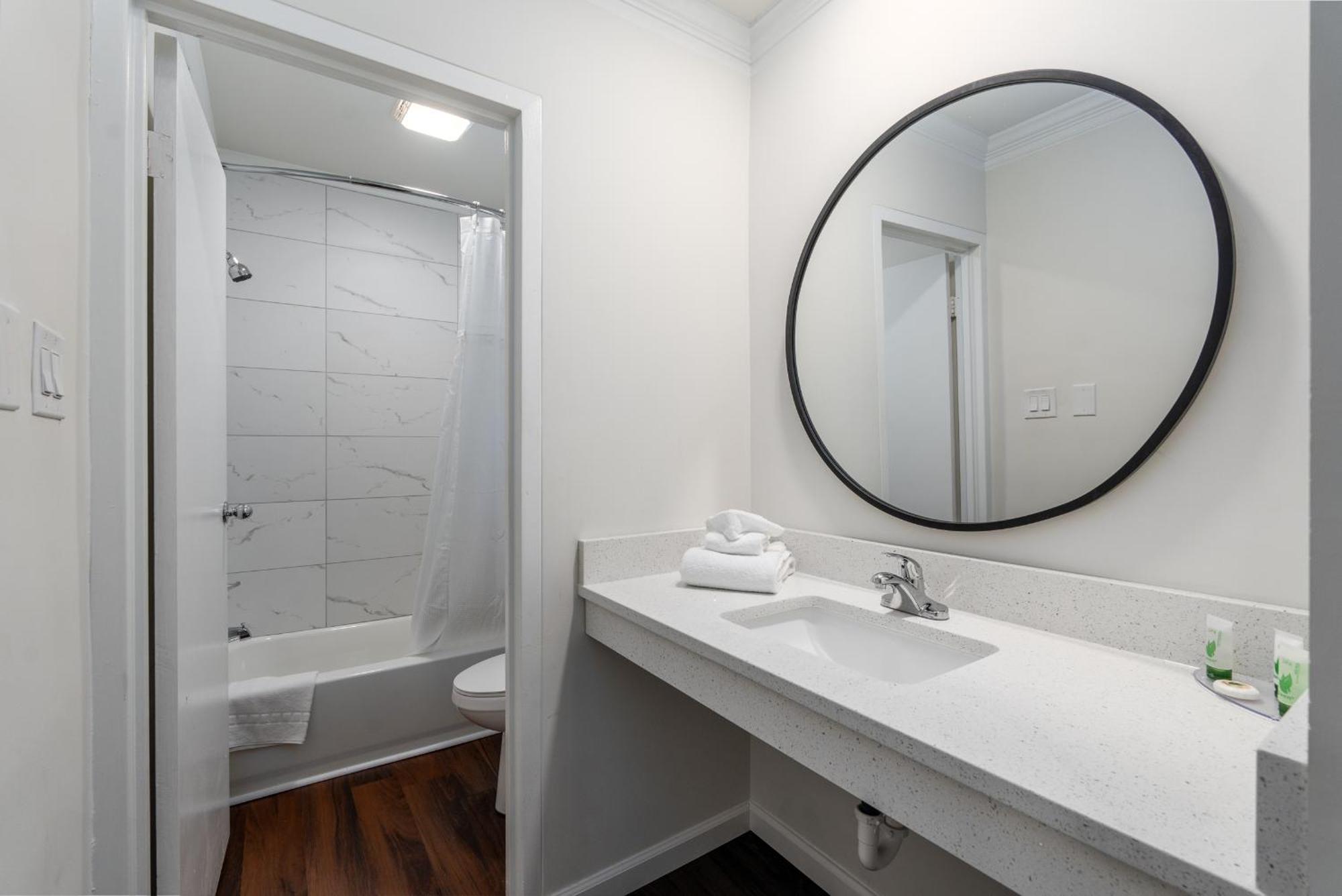 Crewe Boutique Inn Екстериор снимка